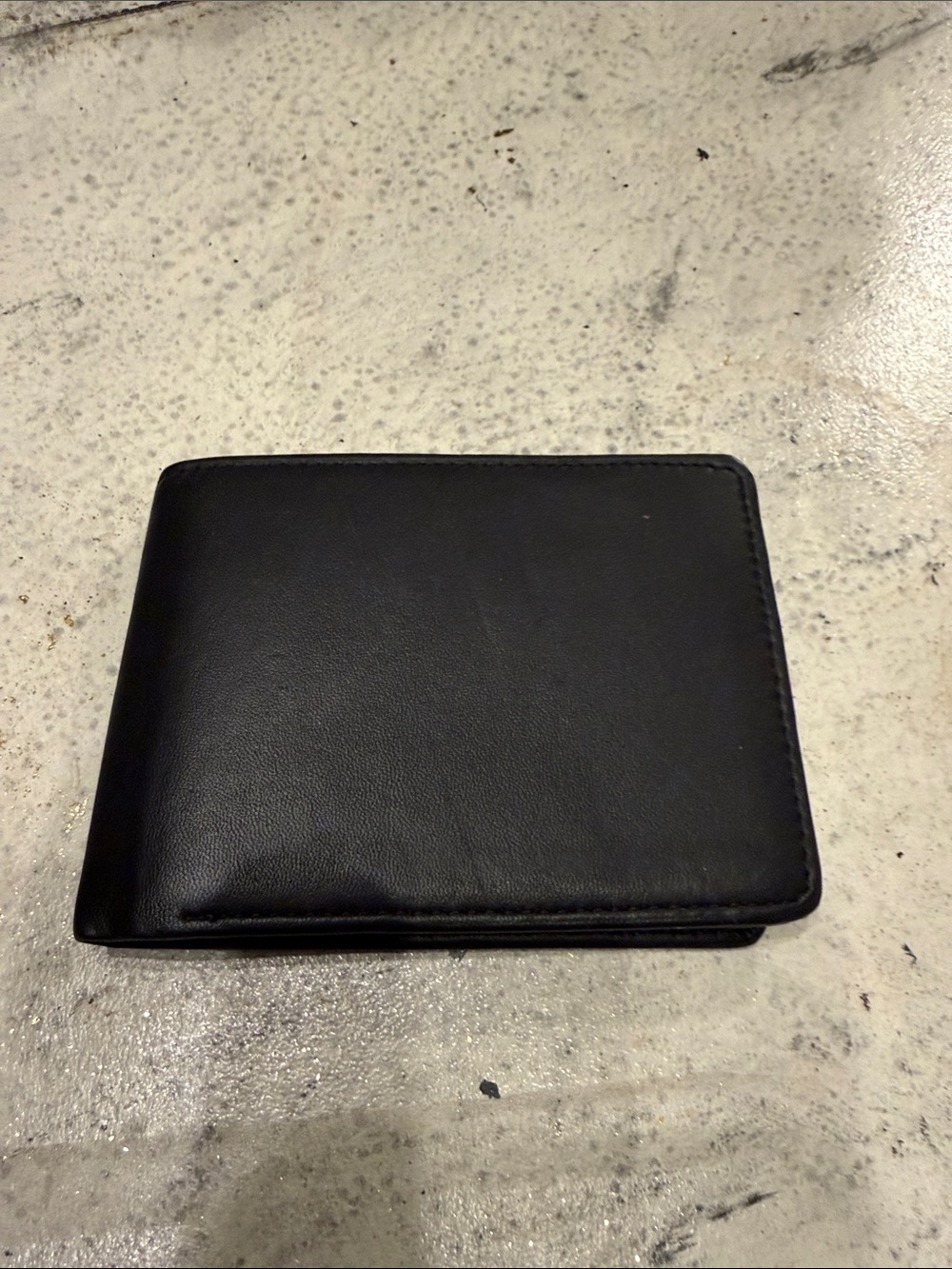 Roundtree and Yorke Classic Black Leather Bi-Fold Wallet